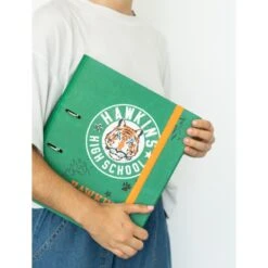 Carpeta Escolar 2 Anillas Stranger Things Hawkins High School -Eric Ventas carpeta escolar 2 anillas stranger things hawkins high school 6
