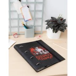 Carpeta Escolar 4 Anillas Stranger Things -Eric Ventas carpeta escolar 4 anillas stranger things 5