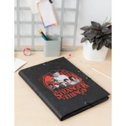 Carpeta Escolar Solapas Stranger Things -Eric Ventas carpeta escolar solapas stranger things 5