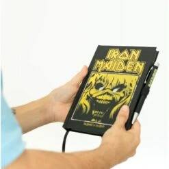 Cuaderno A5 Iron Maiden Con Boligrafo Proyector 14 Cuaderno A5 Iron Maiden Con Boligrafo Proyector -Eric Ventas cuaderno a5 iron maiden con boligrafo proyector 4