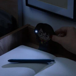 Marcapaginas Con Lampara De Lectura Harry Potter -Eric Ventas marcapaginas con lampara de lectura harry potter 3